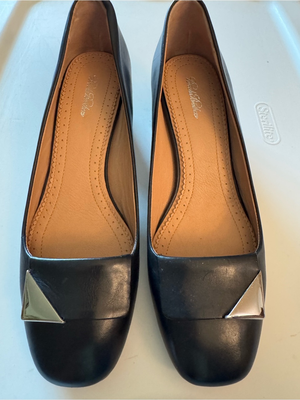 Brooks Brothers black classic chunky 2” heel pump
